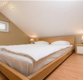 2 bedroom villa with pool and sea views in Bol, Brač Island, sleeps 4